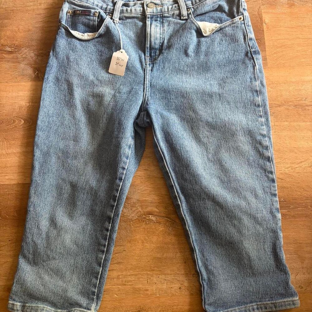 Vintage 90's Lei High Waist Light Wash Distressed Denim Capris